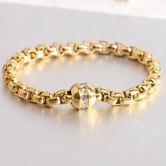 NWT Statement Bracelet 18K Gold Plated Chunky Link With Barrel CZ Magnetic Clasp - Picture 2 of 9